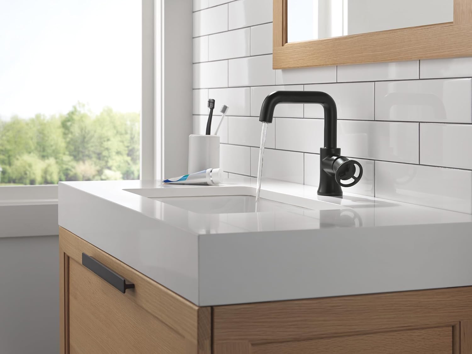 Delta Trinsic U-Spout 1-Hole Bathroom Faucet with Wheel Handle, Matte Black Single Hole Bathroom Sink Faucet, Metal Push-Pop Drain Assembly, Matte Black 5547HAR-BL-DST