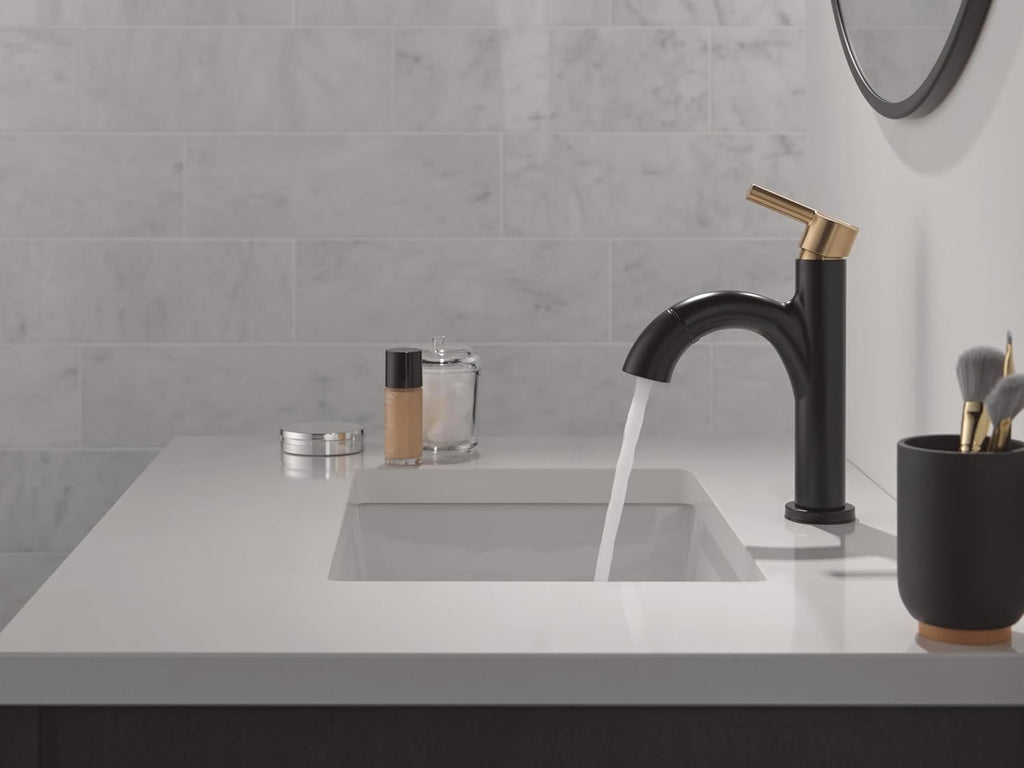 Delta Nicoli 1 Hole Matte Black/Brushed Gold Bathroom Faucet with Sprayer, Single Hole Bathroom Sink Faucet with Pull Out Sprayer for Vanity, Push-Pop Drain, Matte Black/Champagne Bronze 15749LF-GZPD