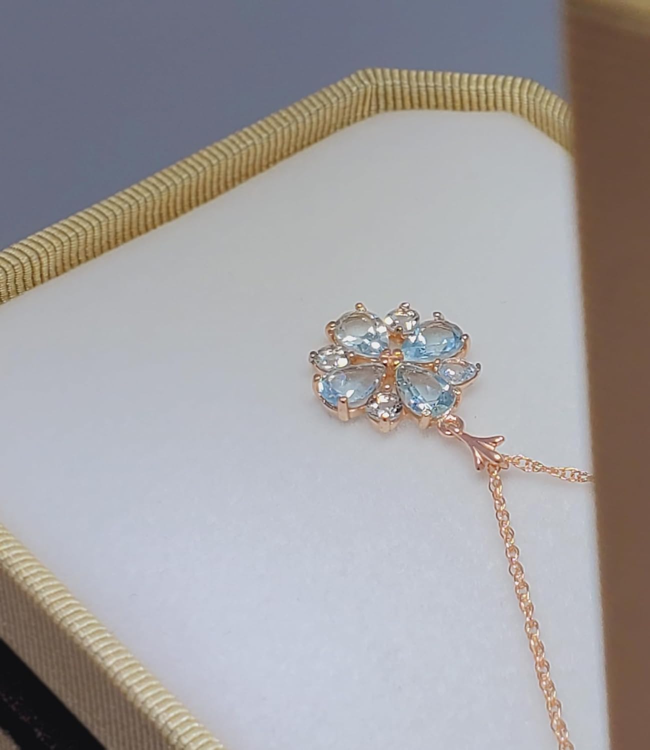 Galaxy Gold GG 14K Yellow Gold Natural Aquamarine Pendant Necklace - March Birthstone - Courage & Clarity - 16' to 24' - Fine Jewelry for Women
